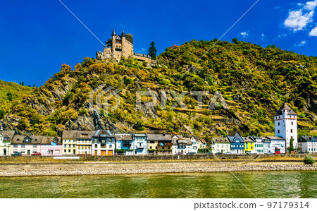 Katz Castle above Sankt Goarshausen town in the Upper Middle Rhine Valley. UNESCO world heritage in Germany 97179314