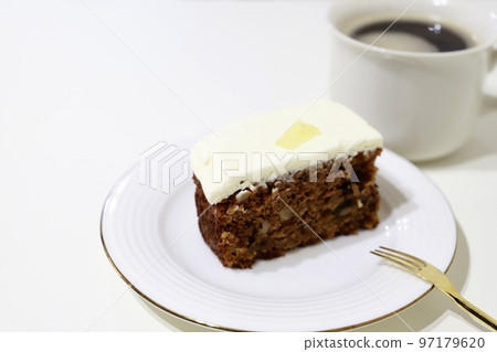 Take a break with carrot cake 97179620