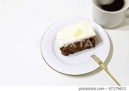 Take a break with carrot cake 97179623