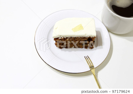 Take a break with carrot cake 97179624