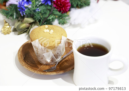 Cupcake muffin / white background Cupcake muffin / white background 97179813