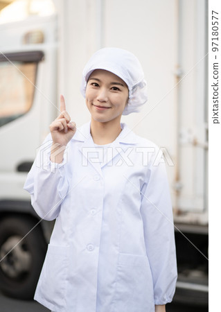 Young female food delivery driver (pointing pose) 97180577
