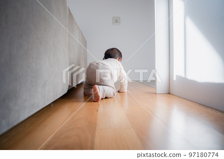 baby crawling alone 97180774