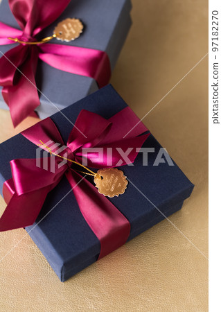Chic gift box with cartonnage (fabric pasted) Chic gift box with cartonnage (fabric pasted) 97182270