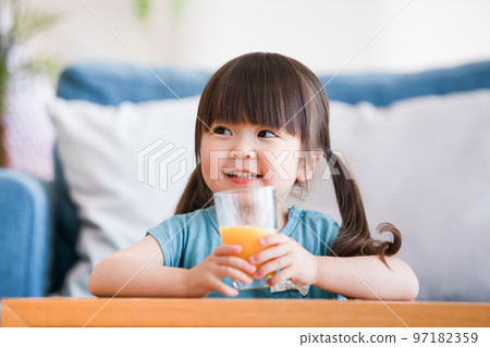 girl drink 97182359