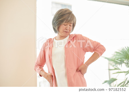 Senior woman who is worried about her waist 97182552
