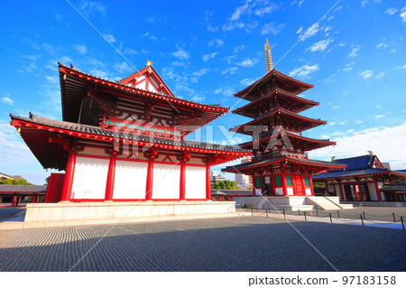 [大阪府]晴天四天王寺（五層寶塔、正殿） 97183158