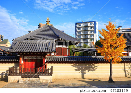 [大阪府]晴朗天氣的四天王寺青棱院 97183159