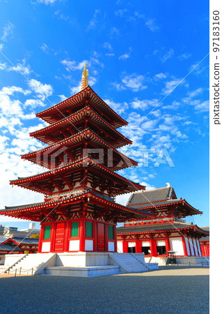 [大阪府]晴天四天王寺（五層寶塔、正殿） 97183160