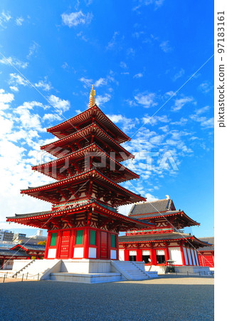 [大阪府]晴天四天王寺（五層寶塔、正殿） 97183161