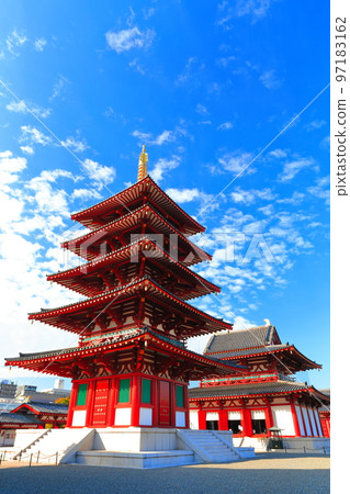 [大阪府]晴天四天王寺（五層寶塔、正殿） 97183162