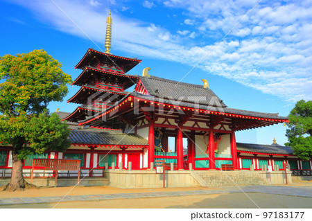 [Osaka Prefecture] Sunny weather Shitennoji Temple (five-storied pagoda, Niomon Gate) 97183177