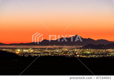 The most beautiful sunset little-known sightseeing spot: Panoramic scenery of Kumamoto city area, Ariake Sea, Amakusa, and Mt. Fugen in Nagasaki Prefecture 97184001