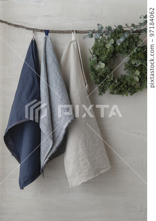 綠色花環和亞麻布 綠色花環和亞麻布 97184062