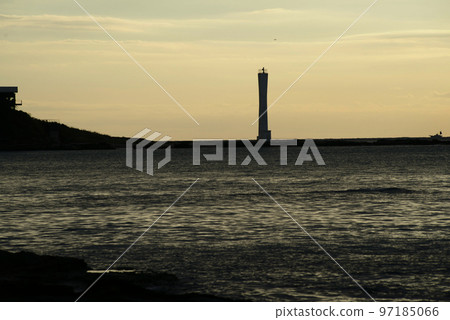 黃昏的諸磯崎燈塔 黃昏的諸磯崎燈塔 97185066