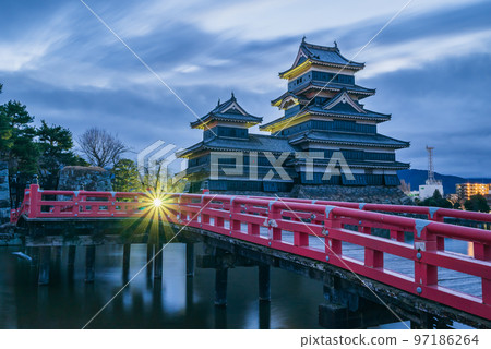 【埋橋】國寶松本城【黎明】 97186264