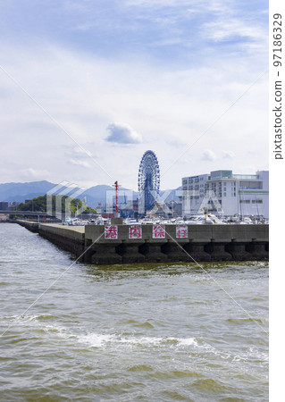 從能古島渡輪看到的馬里諾亞市 從能古島渡輪看到的馬里諾亞市 97186329