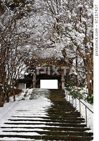Ankokuji in winter 97187437