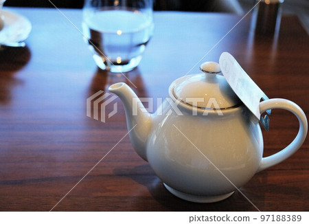 German round white teapot German round white teapot 97188389