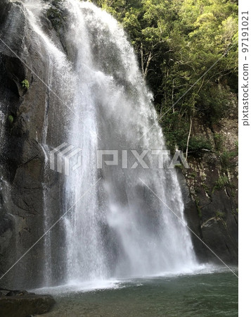 大瀑布 97191021