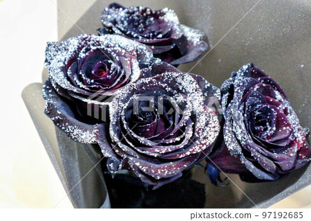 Black rose bouquet 4 roses with glitter Black rose bouquet 4 roses with glitter 97192685