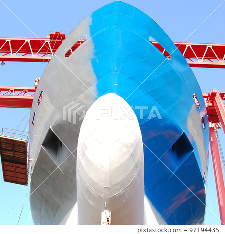 Tonnage steel ship is under construction in shipyard, shipbuilding continues Tonnage steel ship is under construction in shipyard, shipbuilding continues 97194435