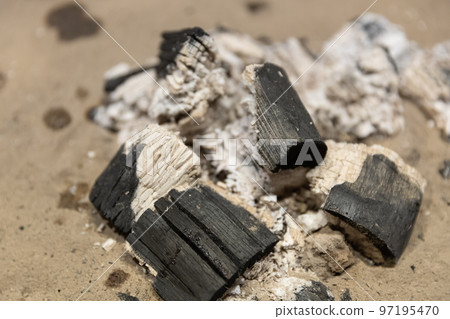 壁爐裡的炭火 97195470