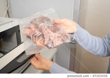 用冷凍牛雜系列解凍 97203438