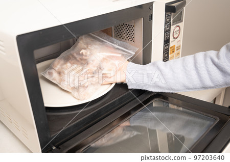 在冷凍牛肉肌肉範圍內烹飪 97203640