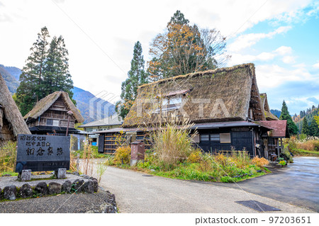 富山縣南都市相倉合掌造村秋天的五箇山 富山縣南都市相倉合掌造村秋天的五箇山 97203651