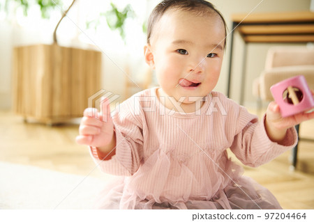 Baby playing in the living room 97204464