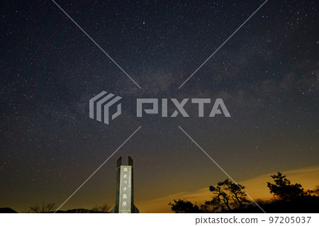 Takabocchi高原紀念碑和銀河系 97205037