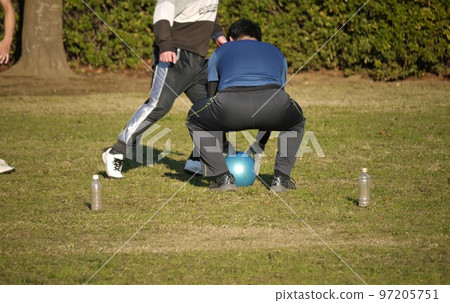 朝塑料瓶目標射擊 97205751