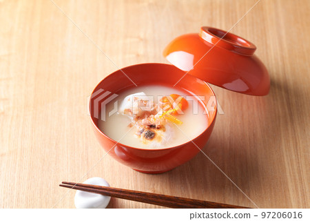 Kansai-style Ozoni Served with White Miso 97206016