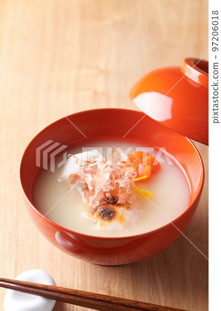 Kansai-style Ozoni Served with White Miso 97206018