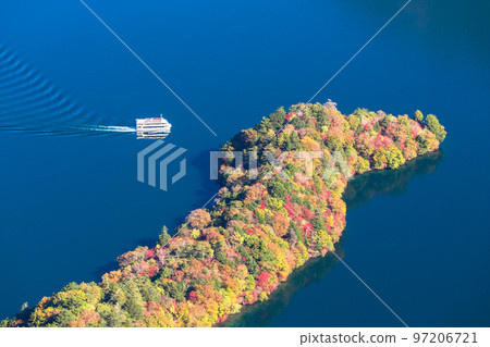 "Tochigi Prefecture" Haccho Dejima of autumn leaves / Lake Oku-Nikko Chuzenji in autumn "Autumn leaves at its peak" "Tochigi Prefecture" Haccho Dejima of autumn leaves / Lake Oku-Nikko Chuzenji in autumn "Autumn leaves at its peak" 97206721