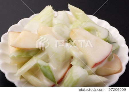 Crispy celery and apple salad 97206909