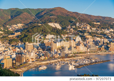 (Shizuoka Prefecture) Atami's hotel district early in the morning 97207073