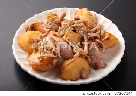 German Potatoes (4 Kinds of Mushrooms and Wiener) German Potatoes (4 Kinds of Mushrooms and Wiener) 97207144
