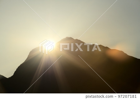 北斗縣白州町海駒岳的Marishiten山頂上的日落 北斗縣白州町海駒岳的Marishiten山頂上的日落 97207181