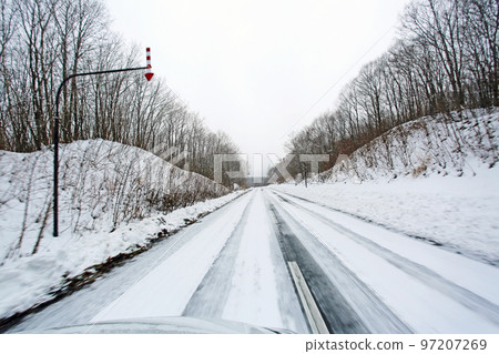 北海道隆冬自駕，純白的道路 97207269