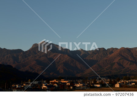 北斗市白州町、海駒岳和黎明腳下的街景 97207436