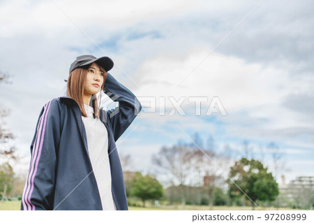 運動後補水的女人 運動後補水的女人 97208999