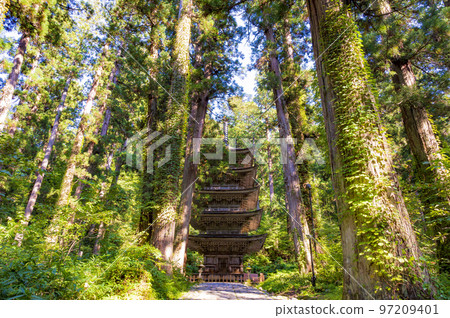 Yamagata Prefecture Five-storied pagoda on Mt. Haguro 97209401