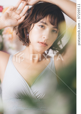 Female beauty image 97209511