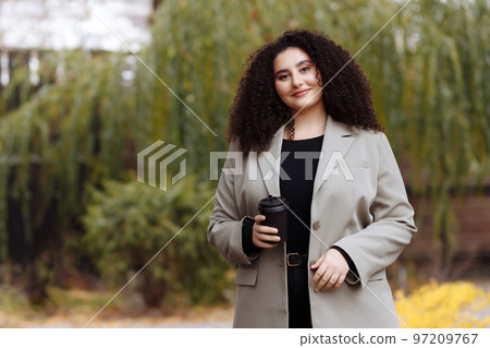 woman coffee street 97209767