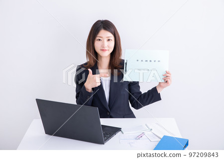 Accounting female employee 97209843