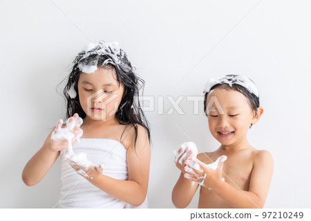 Child shampooing foam Child shampooing foam 97210249