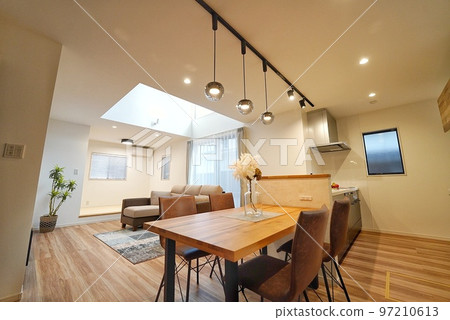 A bright new house with a sense of openness 97210613