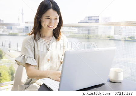 工作在大陽台女商人的少婦 工作在大陽台女商人的少婦 97213188